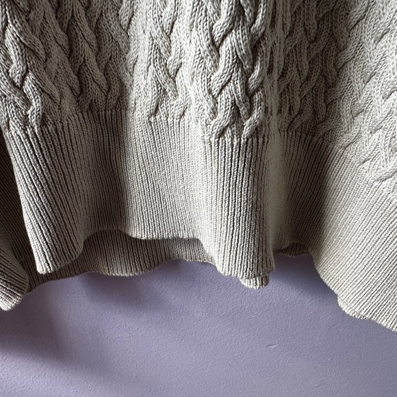 Tuttle Silk Blend Cable Knit V-Neck Sweater Size L - Picture 2 of 8